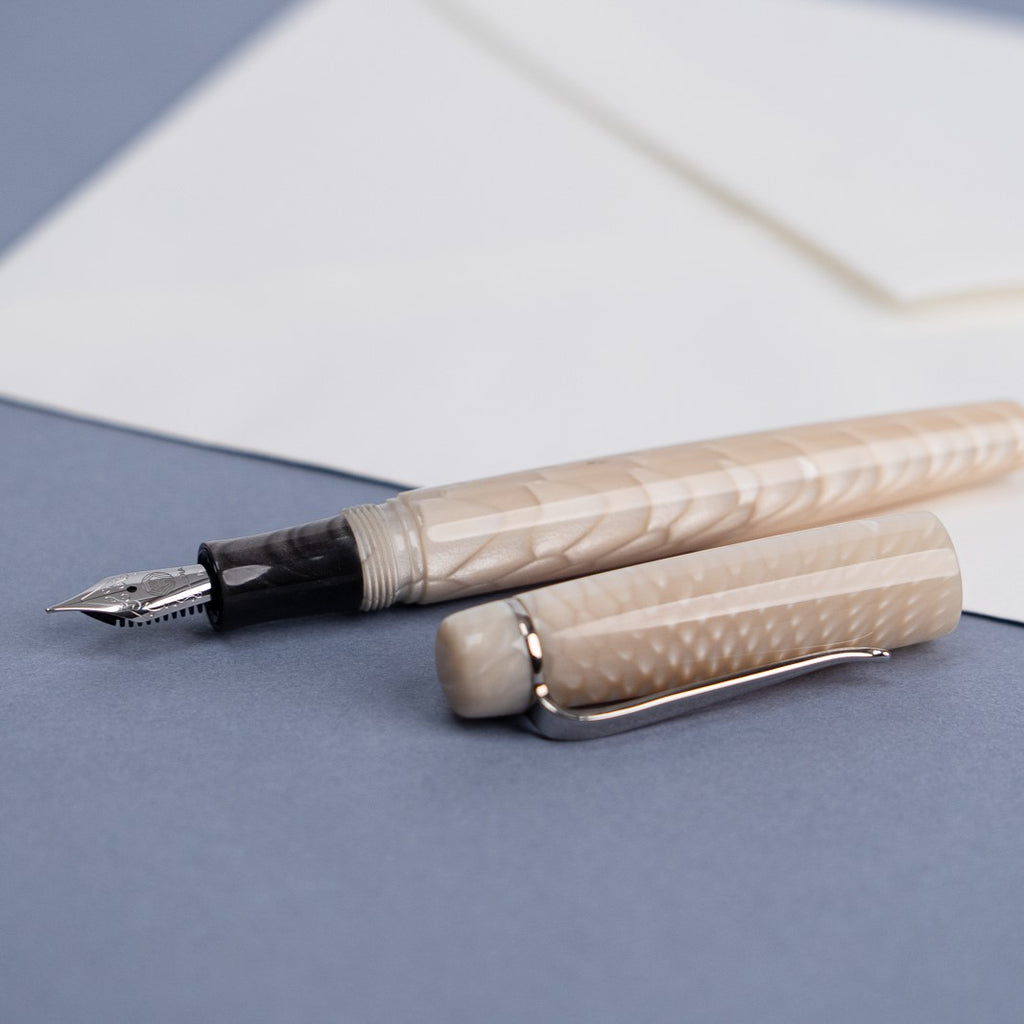 Stylo Plume Classica Méduse Blanc Ulpia