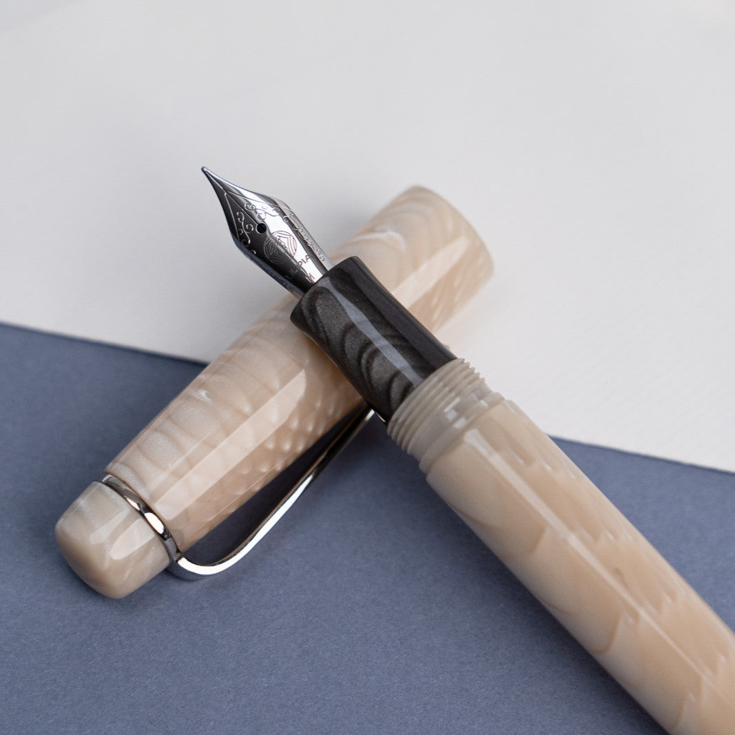 Stylo Plume Classica Méduse Blanc Ulpia