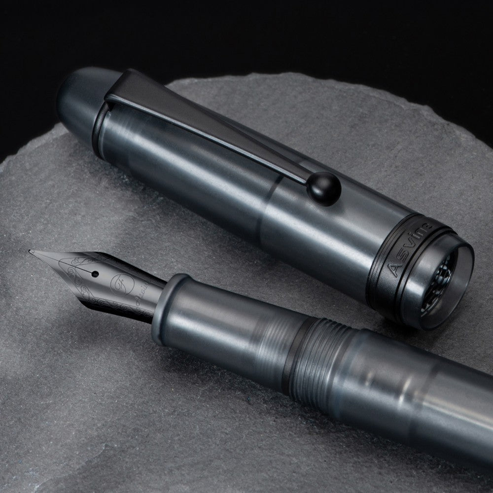 Stylo Plume V126 Noir Mat Translucide M Asvine
