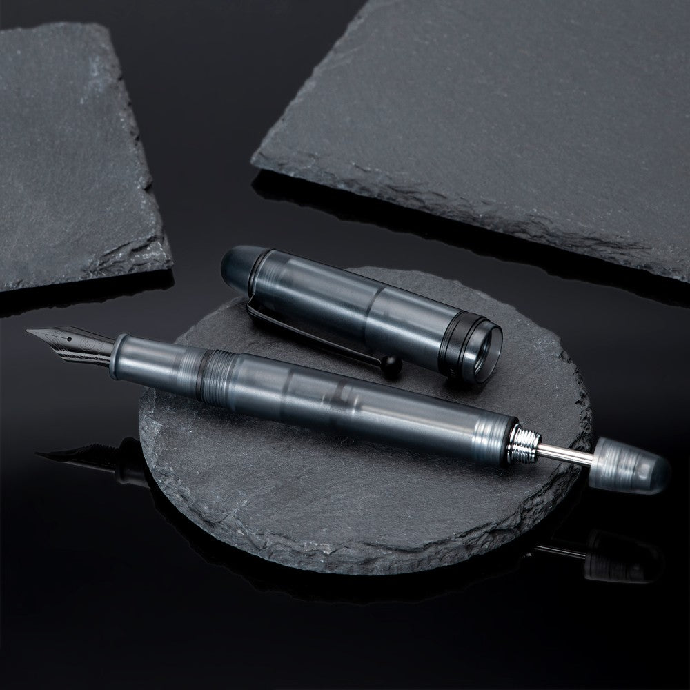 Stylo Plume V126 Noir Mat Translucide M Asvine